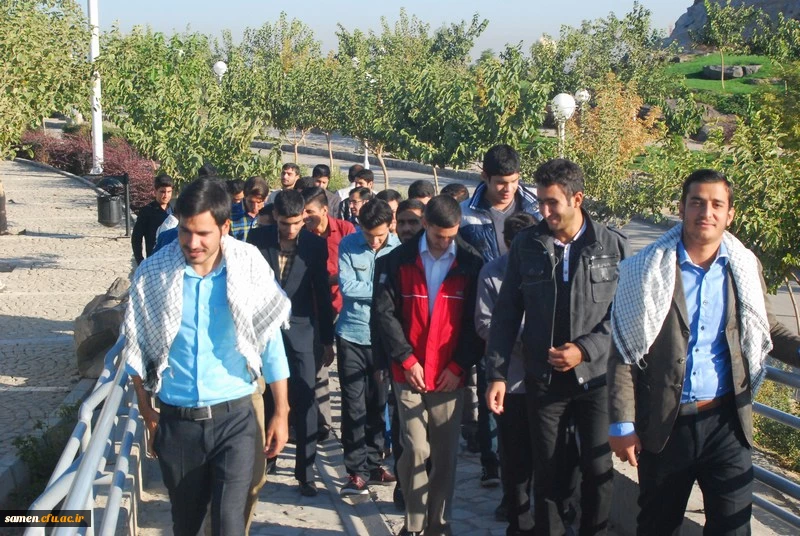 تجدید میثاق کارکنان و دانشجویان مرکز آموزش عا لی ثامن الحجج ( ع) مشهد با شهیدان انقلاب اسلامی درهفته دفاع مقدس