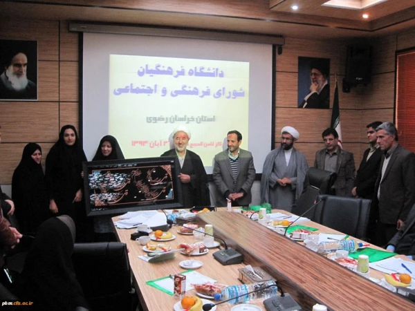 شورای فرهنگی -اهدائ هدایا