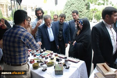 افتتاحیه نمایشگاه صنایع دستی و هنرهای سنتی تجسمی با حضور دکتر کاظمی مدیر کل آموزش و پرورش خراسان رضوی در دانشگاه فرهنگیان واحد ثامن الحجج (ع)