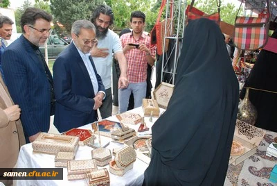 افتتاحیه نمایشگاه صنایع دستی و هنرهای سنتی تجسمی با حضور دکتر کاظمی مدیر کل آموزش و پرورش خراسان رضوی در دانشگاه فرهنگیان واحد ثامن الحجج (ع)