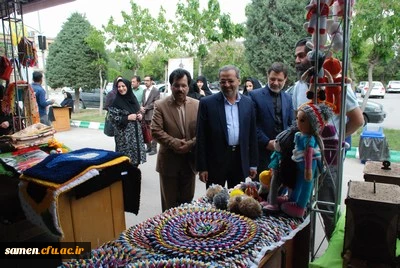 افتتاحیه نمایشگاه صنایع دستی و هنرهای سنتی تجسمی با حضور دکتر کاظمی مدیر کل آموزش و پرورش خراسان رضوی در دانشگاه فرهنگیان واحد ثامن الحجج (ع)