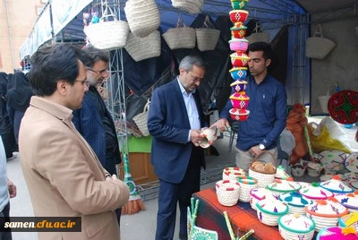افتتاحیه نمایشگاه صنایع دستی و هنرهای سنتی تجسمی با حضور دکتر کاظمی مدیر کل آموزش و پرورش خراسان رضوی در دانشگاه فرهنگیان واحد ثامن الحجج (ع)