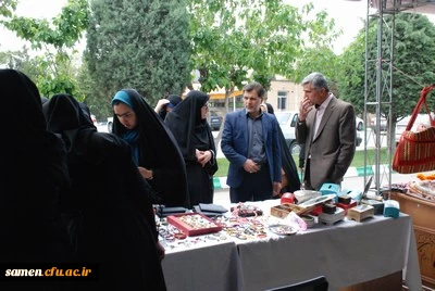 حضور معاون آموزشی پژوهشی مدیریت امور پردیس ها و مراکز دانشگاه فرهنگیان خراسان رضوی در نمایشگاه صنایع دستی و هنرهای تجسمی نارنج و ترنج واحد ثامن الحجج (ع)