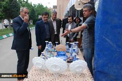 حضور معاون آموزشی پژوهشی مدیریت امور پردیس ها و مراکز دانشگاه فرهنگیان خراسان رضوی در نمایشگاه صنایع دستی و هنرهای تجسمی نارنج و ترنج واحد ثامن الحجج (ع)