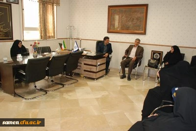 حضور معاون آموزشی پژوهشی مدیریت امور پردیس ها و مراکز دانشگاه فرهنگیان خراسان رضوی در نمایشگاه صنایع دستی و هنرهای تجسمی نارنج و ترنج واحد ثامن الحجج (ع)