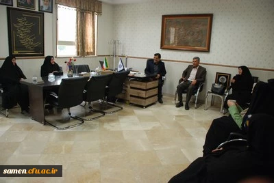 حضور معاون آموزشی پژوهشی مدیریت امور پردیس ها و مراکز دانشگاه فرهنگیان خراسان رضوی در نمایشگاه صنایع دستی و هنرهای تجسمی نارنج و ترنج واحد ثامن الحجج (ع)