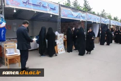 حضور خانم دکتر کاظمی رئیس پردیس شهید هاشمی نژاد و جمعی از دانشجویان پردیس شهید هاشمی نژاد در نمایشگاه صنایع دستی و هنرهای تجسمی سازمان میراث فرهنگی در دانشگاه فرهنگیان واحد ثامن الحجج(ع)