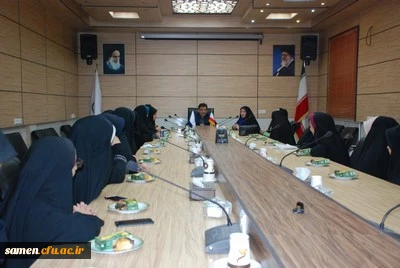 حضور خانم دکتر کاظمی رئیس پردیس شهید هاشمی نژاد و جمعی از دانشجویان پردیس شهید هاشمی نژاد در نمایشگاه صنایع دستی و هنرهای تجسمی سازمان میراث فرهنگی در دانشگاه فرهنگیان واحد ثامن الحجج(ع)