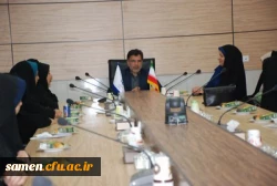 حضور خانم دکتر کاظمی رئیس پردیس شهید هاشمی نژاد و جمعی از دانشجویان پردیس شهید هاشمی نژاد در نمایشگاه صنایع دستی و هنرهای تجسمی سازمان میراث فرهنگی در دانشگاه فرهنگیان واحد ثامن الحجج(ع)