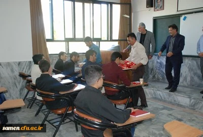 حضور دکتر میرشجاعیان ریاست محترم واحد دانشگاهی ثامن الحجج (ع) در کلاس های آموزشی