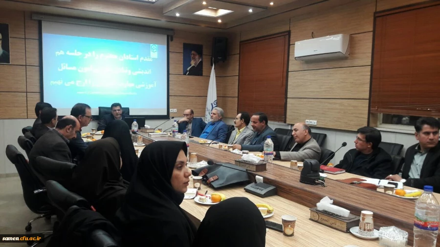 جلسه هم اندیشی و تبادل نظر با استادان