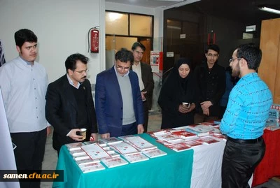 برگزاری نمایشگاه کتاب و پویش مطالعاتی با عنوان در هوای انقلاب