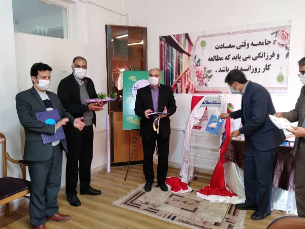 رونمایی از دو کتاب دکتر نکونام به مناسبت هفته کتاب و کتابخوانی  2