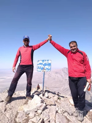 صعود پرافتخار تیم کوهنوردی واحد دانشگاهی ثامن الحجج(ع) به قله یامان داغی 3