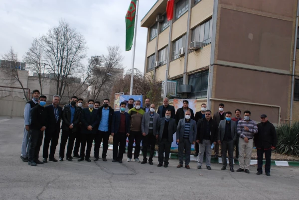 برگزاری مراسم  زنگ انقلاب  و گرامی داشت چهل و سومین سالگرد پیروزی انقلاب اسلامی در نخسنین روز ایام الله دهه فجر در واحد دانشگاهی ثامن الحجج ( ع) 2