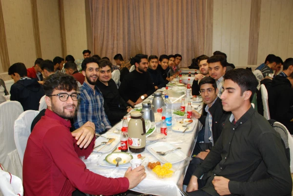 ضیافت افطاری دانشجویان 