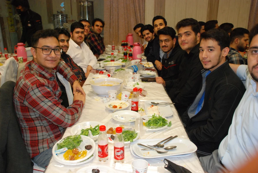 ضیافت افطاری دانشجویان 