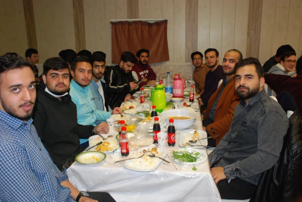 ضیافت افطاری دانشجویان 