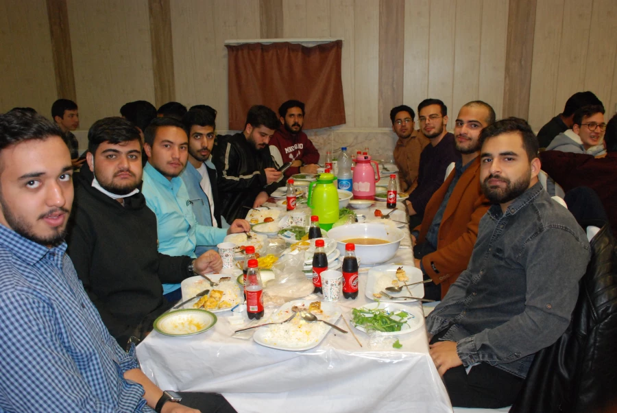 ضیافت افطاری دانشجویان 