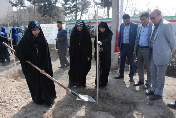  کاشت 110 اصله نهال به همت شهرداری منطقه 11 مشهد و مشارکت دانشگاه فرهنگیان-  واحد دانشگاهی ثامن الحجج(ع) مشهد 7