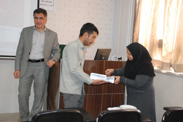 به مناسبت روز معلم و دهه ی  سرآمدی آموزش برگزار گردید. 3