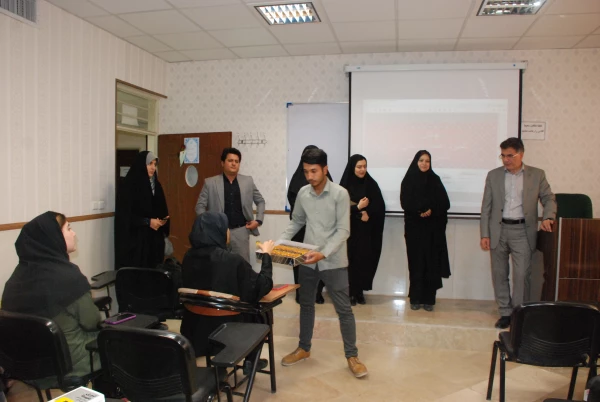 به مناسبت روز معلم و دهه ی  سرآمدی آموزش برگزار گردید. 4