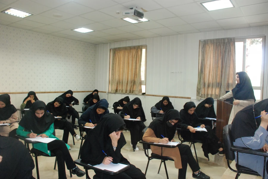 آغاز امتحانات پایان نیم سال دوم 1402 - 1401 4