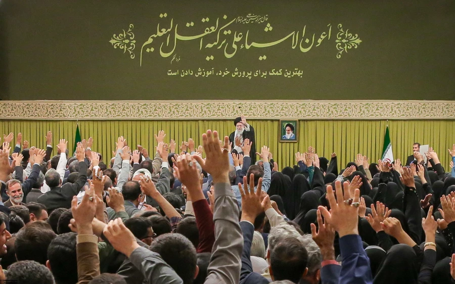 مرکز ثقلِ نظام تعلیم و تربیت، همچنان مهم ترین تاکیدِ رهبر حکیم انقلاب 4